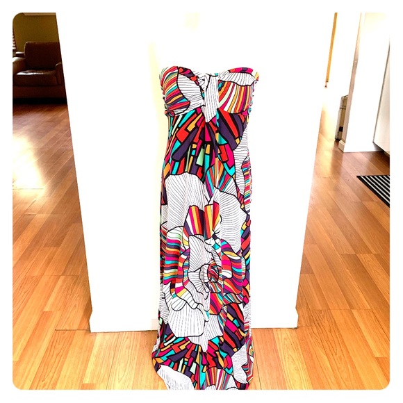 Dresses & Skirts - Strapless dress!